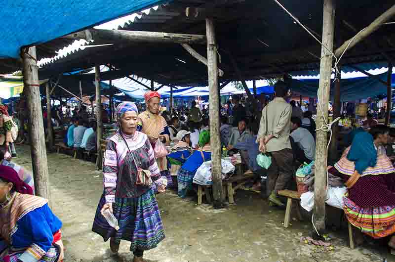 266 - Vietnam - Bac Ha - mercado - comedor